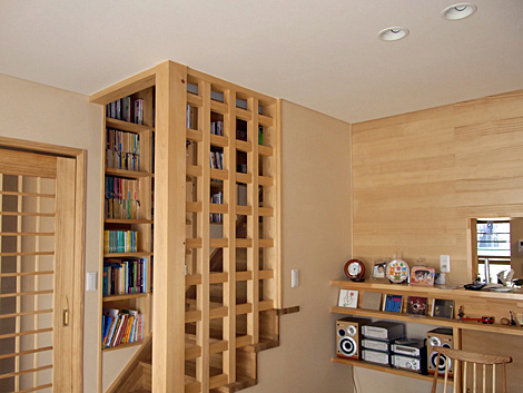 階段室の本棚